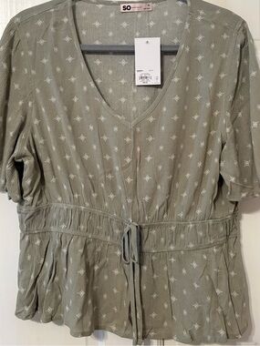 NWT SO Sage Green V-Neck Drawstring Peplum Top with White Geometric Print XL